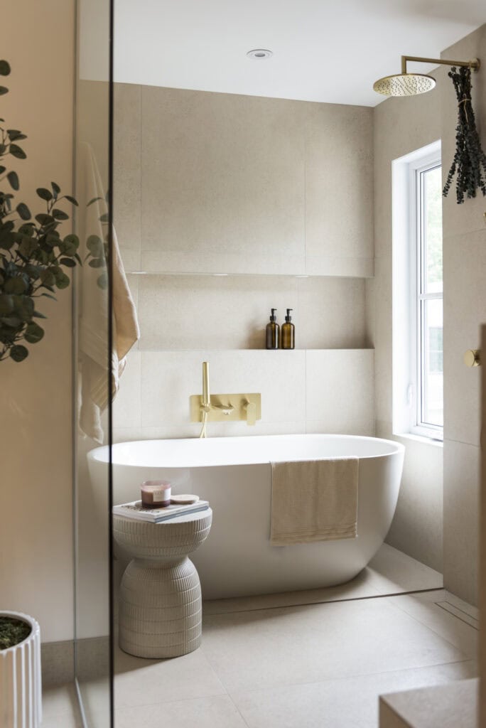 Salle de bain moderne et élégante.
