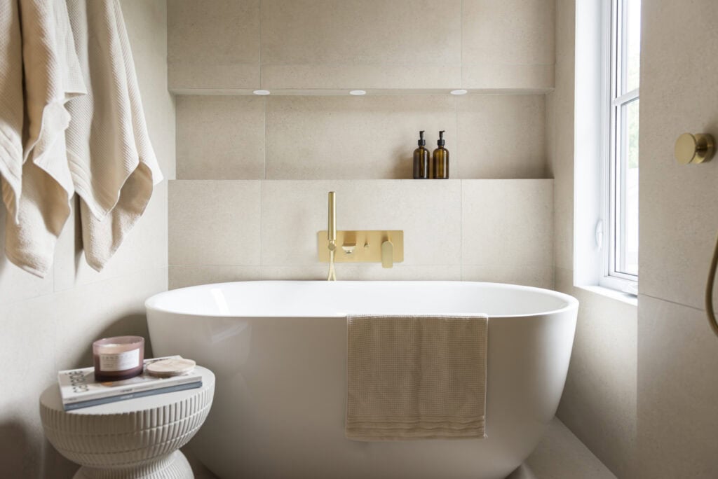 Salle de bain moderne et élégante.