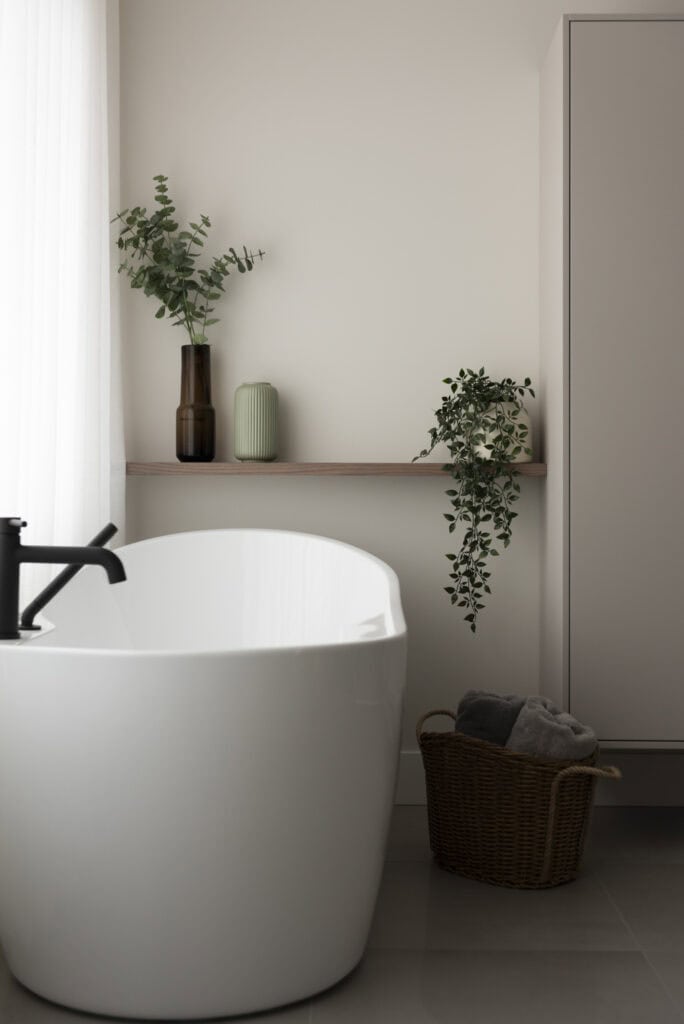 Salle de bain moderne et épurée