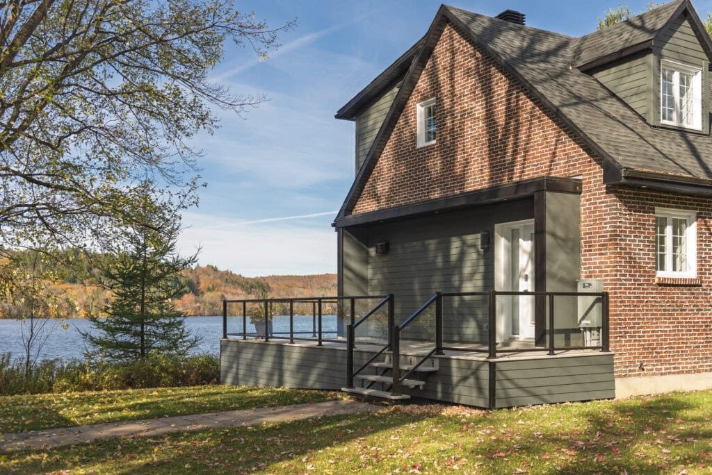 Maison au bord d'un lac