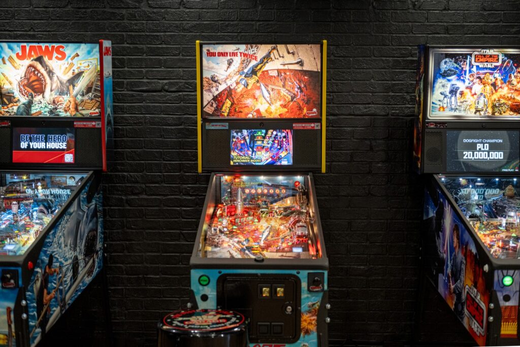 Machines à sous de flipper colorées
